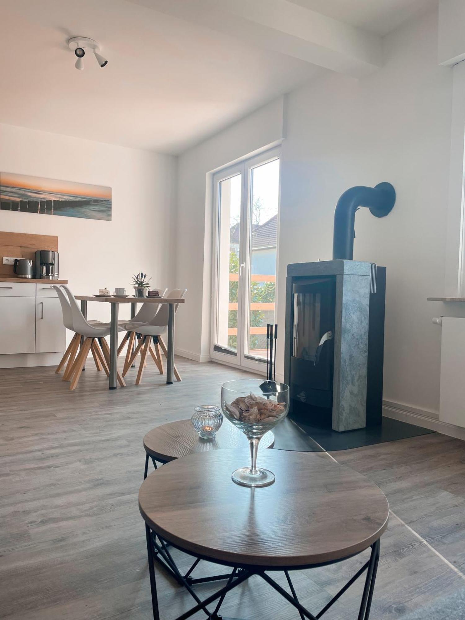 Haus Urvasi Appartement Lübeck Buitenkant foto